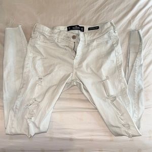 Hollister “Low Rise Super Skinny” white ripped jeans. Size 7R, Women’s 28.